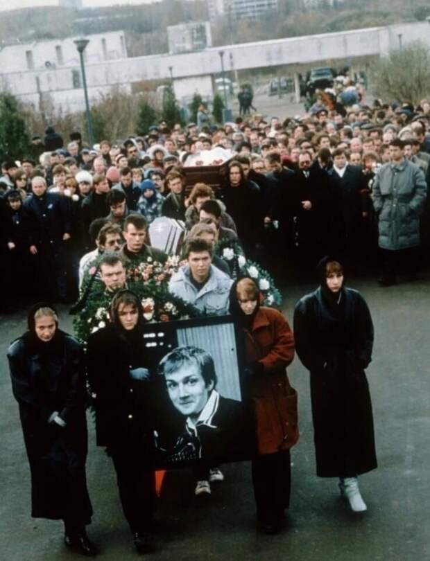 5. Похороны журналиста Дмитрия Холодова. 19 октября 1994 года 5. Похороны журналиста Дмитрия Холодова. 19 октября 1994 года
