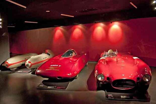 Музей авто истории в турине, италия. (трафик)