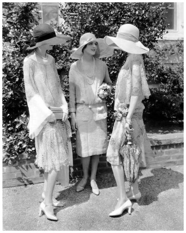 Three Model 1926. Photograph by Edward Steichen Vogue.jpg Three Model 1926. Photograph by Edward Steichen Vogue.jpg
