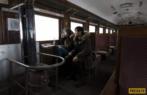 Старинный поезд в Японии (14 фото)