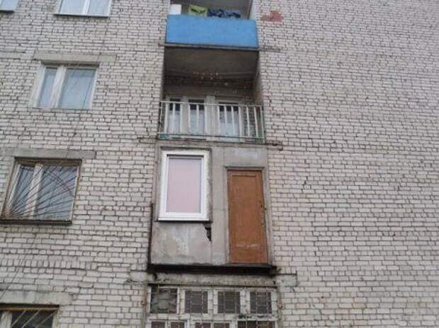 Запасный выход Запасный выход архитектура, балконы, пристройка