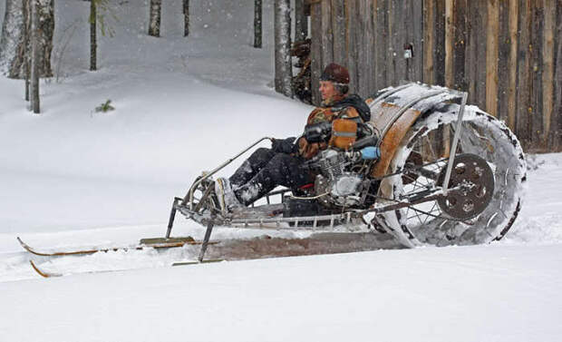 Снегоход, собранный российским пенсионером.
