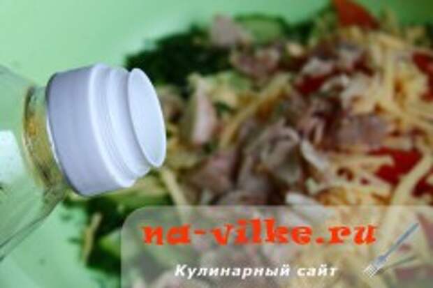 Овощной салат с курицей