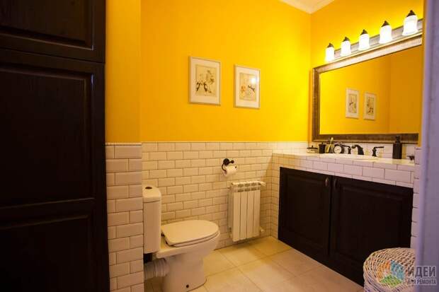 Желтая ванная, зеркало с подсветкой