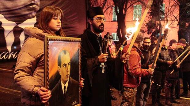 СМИ сообщили о предупреждении Киева Варшаве из-за запрета бандеровской символики