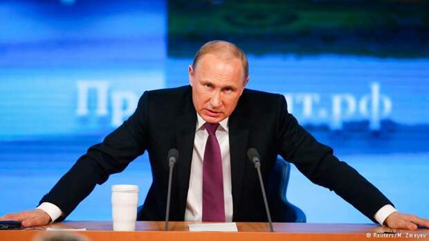Владимир Путин во время ежегодной пресс-конференции 18 декабря 