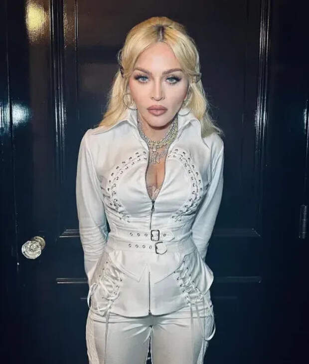 Мадонна в Dilara Findikoglu