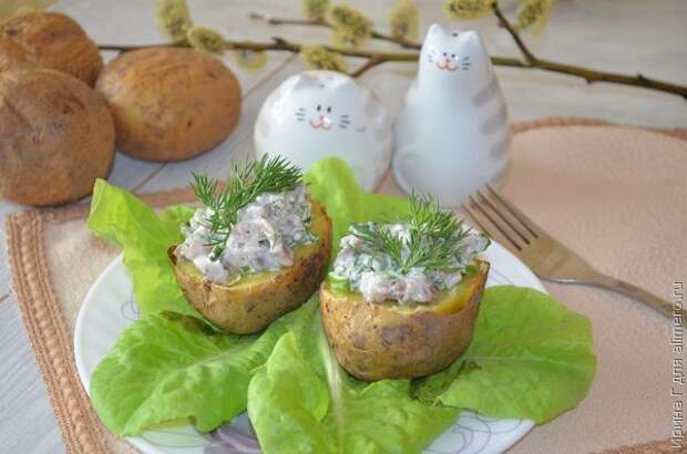 печеный картофель с селедочным соусом печеный картофель с селедочным соусом