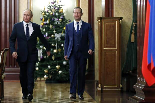 Встреча Путина с правительством Медведева-1, сайт Кремля, 26.12.18.png