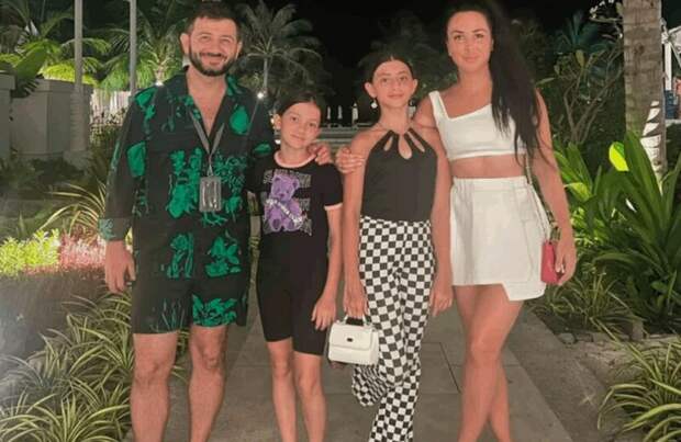 «Трамплин в шоу-бизнес»? : 45-летний Михаил Галустян после развода похудел на 15 кг и нашёл новую любовь, но публика сомневается в искренности избранницы