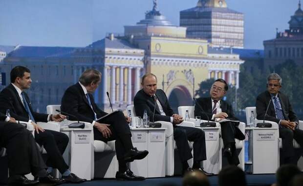 Владимир Путин: Делать из России пугало для Запада неприлично Владимир Путин: Делать из России пугало для Запада неприлично