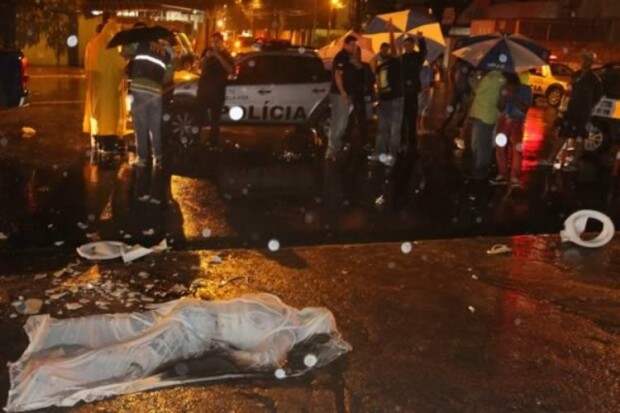 Тело бразильского болельщика, на голову которого упал унитаз