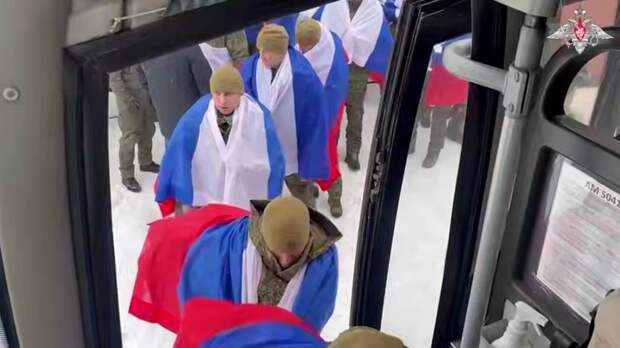 Появились кадры обмена военнопленными между РФ и Украиной