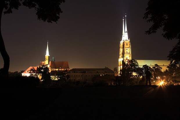 Фото достопримечательностей Польши: Остров Тумски в огнях ночного освещения