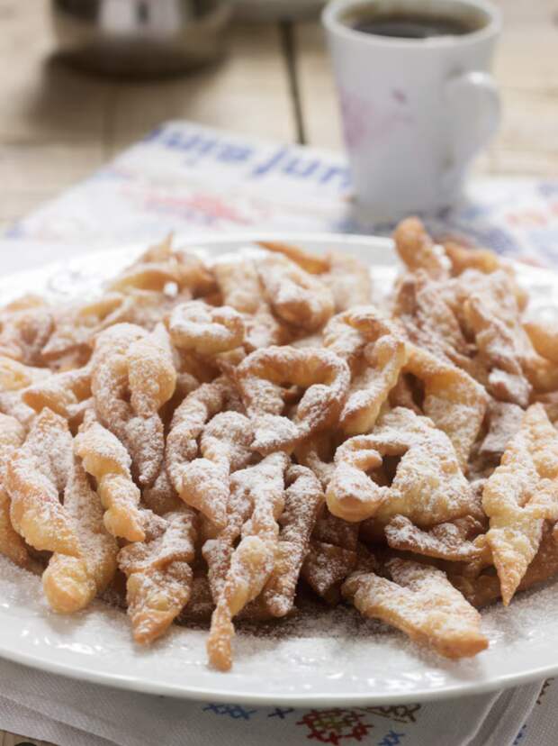 Хворост и маковник по ГОСТу: как теперь предлагают готовить традиционные сладости