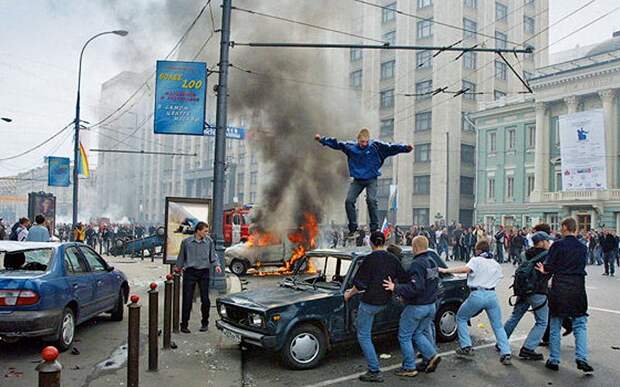 Жестоко и страшно: ровно 16 лет назад футбольные фанаты разгромили Манежную площадь