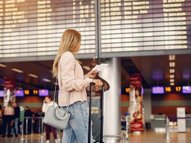 Шереметьево превратился в пляж с надувными матрасами: задержано свыше 120 рейсов