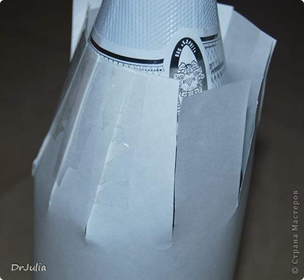 Декор предметов 8 марта Моделирование конструирование Цумами Канзаши Девушка Весна и как я делаю съёмную одежду для бутылок Бутылки стеклянные Ленты фото 4