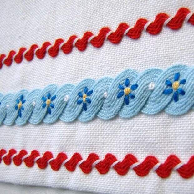 Embroidery on Rick Rack: 