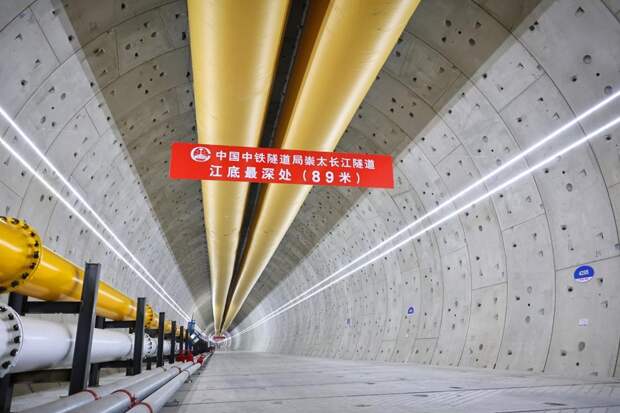 Китай проложил тоннель для высокоскоростной железной дороги по дну реки Янцзы