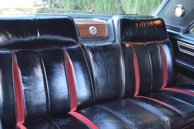 Редкий Imperial Crown Coupe 1967 года продают на аукционе (69 фото)