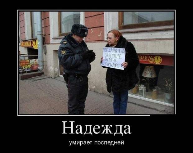 Про Карлсона, Лувр и попытку заглянуть в себя. Свежие демотиваторы