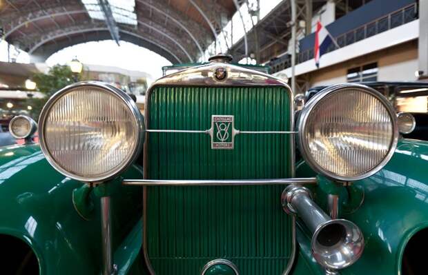 Фотоочет о посещении Бельгийского королевского автоклуба. Часть 2 - Шильдики (20 фото)