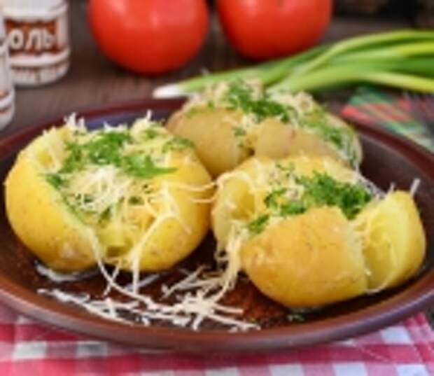 Молодой картофель с маслом и сыром в микроволновке