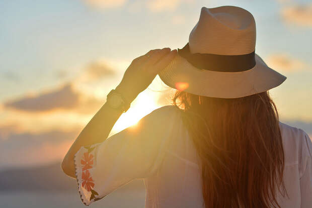 Summer holiday outfit | Embroidered top, straw hat