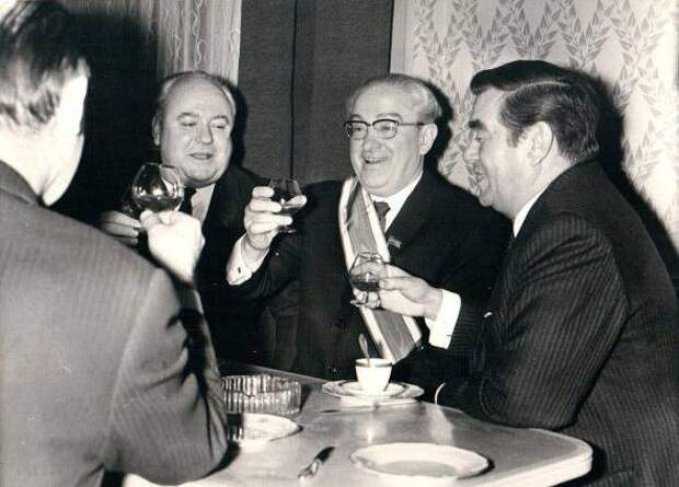 «Аперитивные» разведчики: незримая сторона КГБ