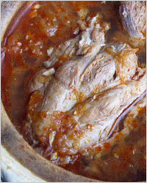 рулька запеченная в горшочке