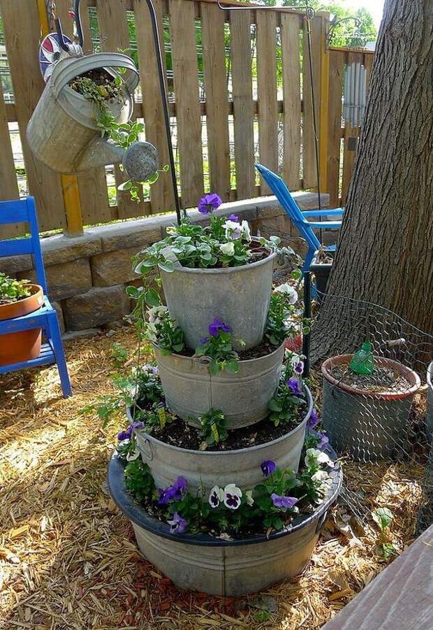 Идеи цветочных башен для сада