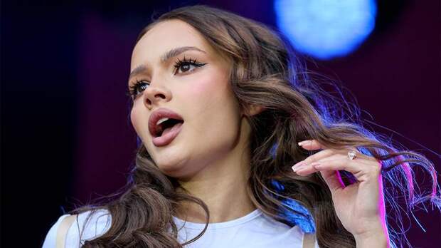 Валя Карнавал опубликовала фотографию в свадебном платье