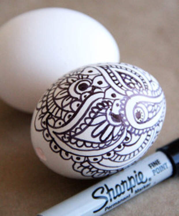 Для проведения этого ритуала достаточно обычного яйца и простого маркера.