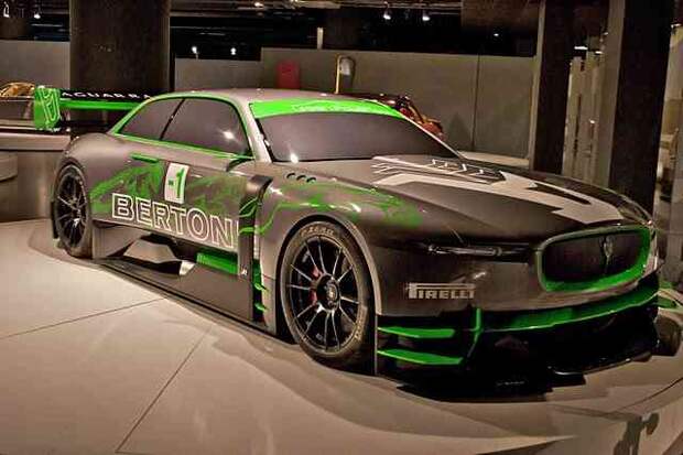 Музей авто истории в турине, италия. (трафик)