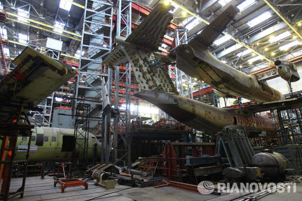 Экономист: ЕС отвел Украине роль рынка "алкоголя, табака и порно"