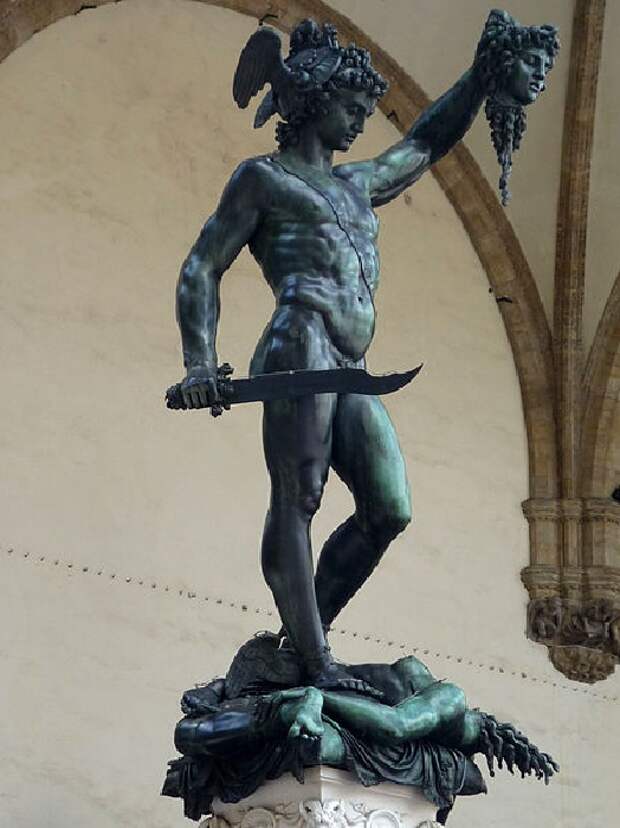 Персей с головой Медузы . (1554). Флоренция. Италия. Статуя Бенвенуто Челлини.