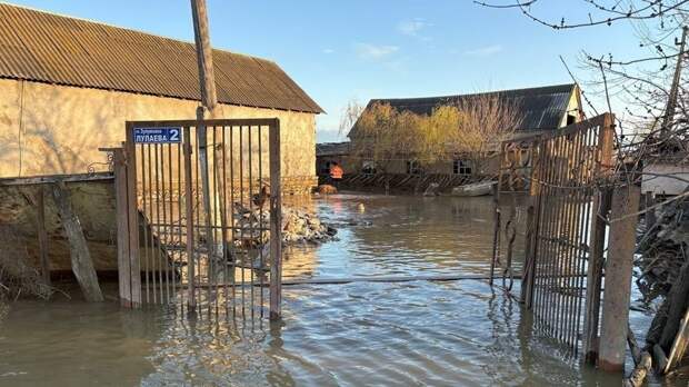 В Дагестане задерживаются поезда из-за подтопления дороги