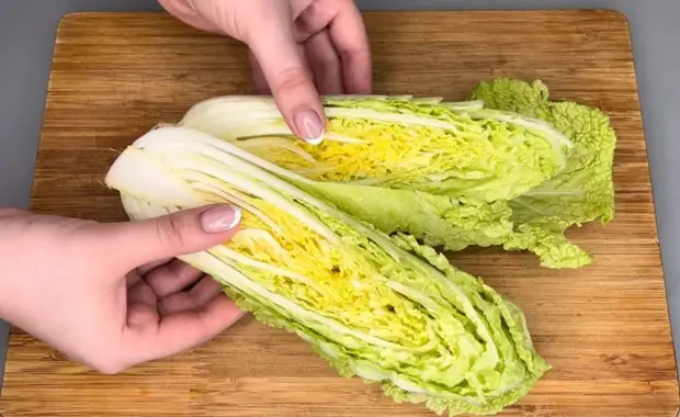 Казалось бы, ничего особенного, но когда начинаешь есть — остановиться сложно: рецепт салата на каждый день без майонеза