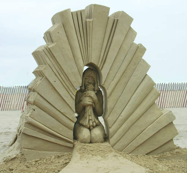 http://www.hamptonbeach.org/images/5CarlJaraLamb.jpg