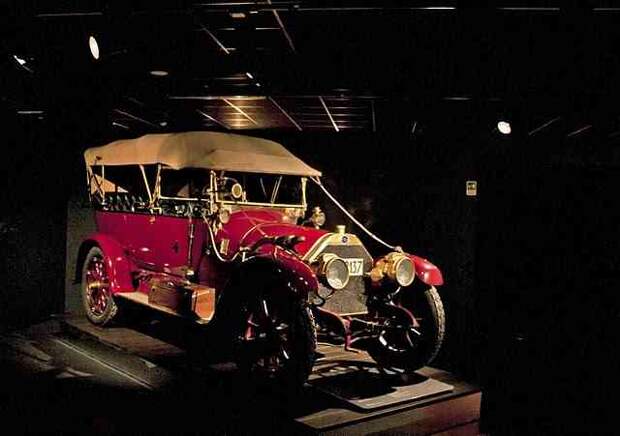 Музей авто истории в турине, италия. (трафик)