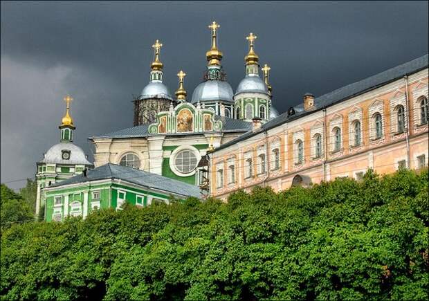 Русь смоленск. Смоленск Кремль, кафедральный собор. Большая Советская Смоленск собор. Собор Успения Пресвятой Богородицы Смоленск сверху. Храм Успения Пресвятой Богородицы (Богородицк).