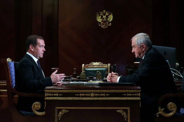 Медведев призвал ФТС продолжать цифровизацию ведомства