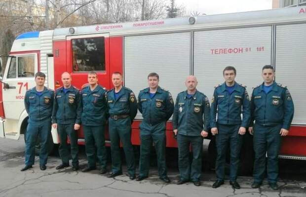 Спасатели тушили квартиру в девятиэтажном доме №8/22 по улице Сталеваров/Пресс-служба Управления по ВАО ГУ МЧС России по г. Москве