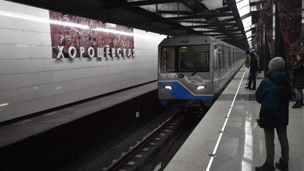 Без паники и по цепочке: Как вызволяли сотни пассажиров из застрявших в метро поездов
