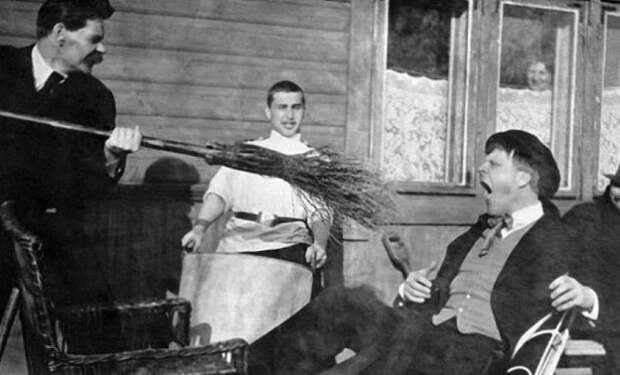 Максим Горький тычет метлой в оперного певца Федора Шаляпина, 1905 год. история, факты, фото