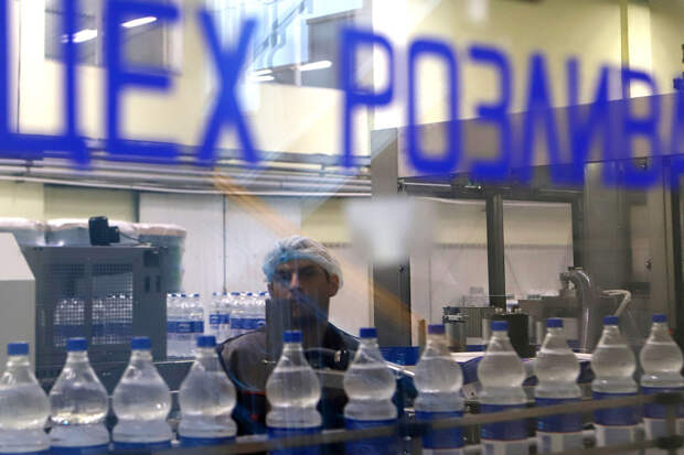 Роспотребнадзор запретил продажу 112 тысяч бутылок питьевой воды Baikal pearl