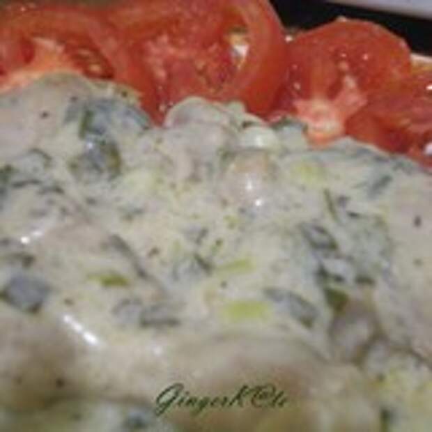 Куриные голени со сметаной и луком
