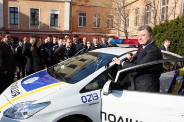 Порошенко применил право вето на закон «о национальной полиции» Порошенко применил право вето на закон «о национальной полиции»