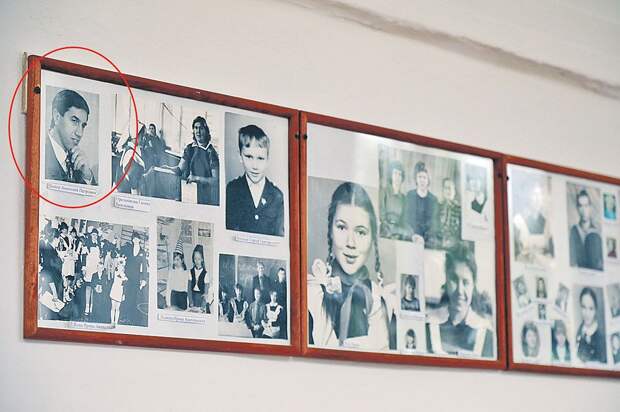 Выпускника Толю Быкова (слева вверху) в родной школе вспоминают по-разному, но помощь его принимали... Фото: Мария ЛЕНЦ